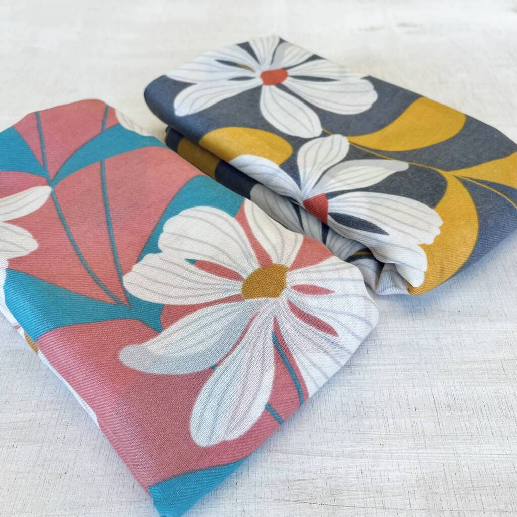 Mother's Day Bold Daisy Bloom Scarf